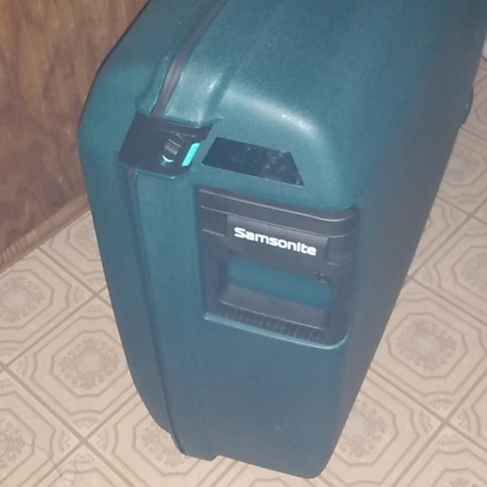 Samsonite 29" hard sided suitcase (green)